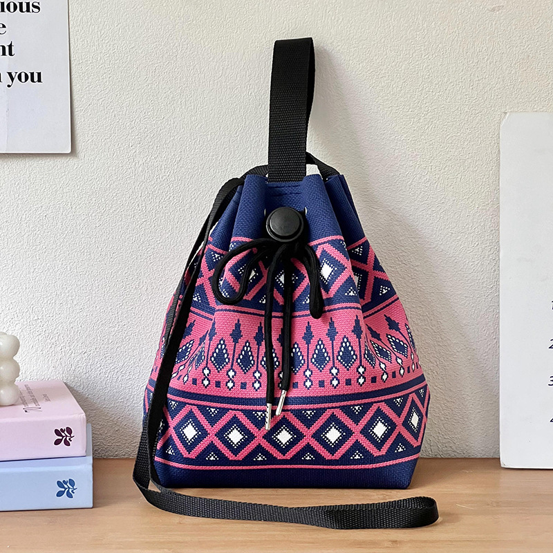2025 nuevo diseño japonés y coreano simple bolso de hombro de punto de moda femenina versátil bolso portátil de viaje de verano