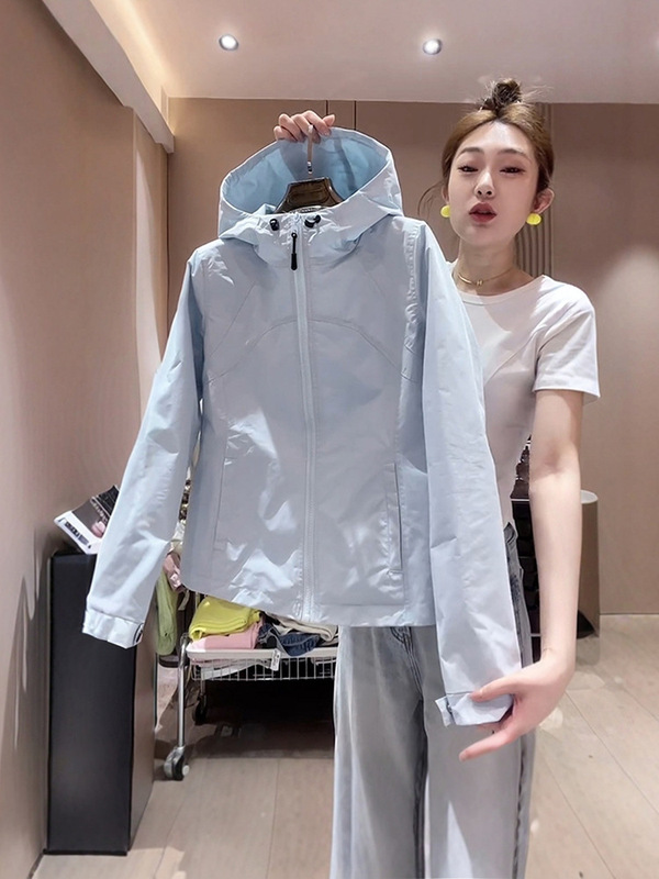 Autumn Women's Short Jacket for Petite Figures 2025 New Women's Waist-Cinching Trench Coat Softshell Jacket