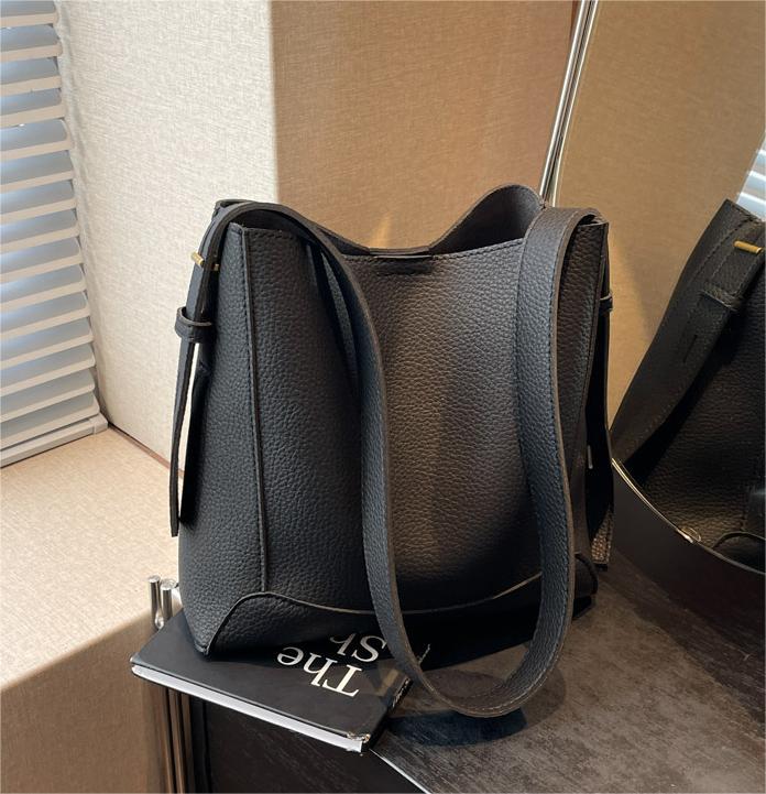 Bolso de gran capacidad para las axilas de cercanías 2023 otoño e invierno nuevo bolso de mujer de moda bolso de hombro de todo fósforo bolso de cubo de moda Retro