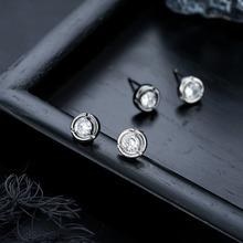 月光石耳钉男生时尚潮流配饰个性设计耳扣女高级感百搭耳饰品批发