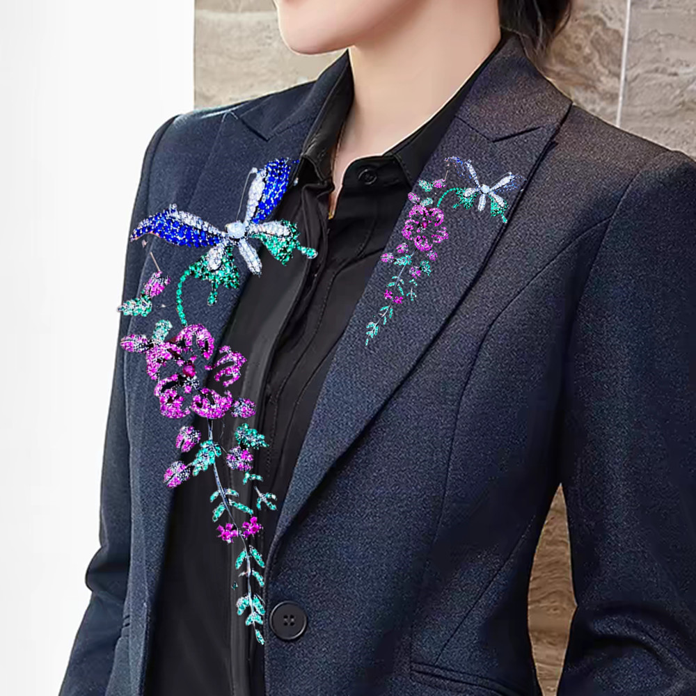 Exquisite Butterfly Brooch with a High-End Feel, Lightweight and Slightly Inlaid with Zirconium Insect Brooch Pendant, Versatile for Autumn and Winter Coats