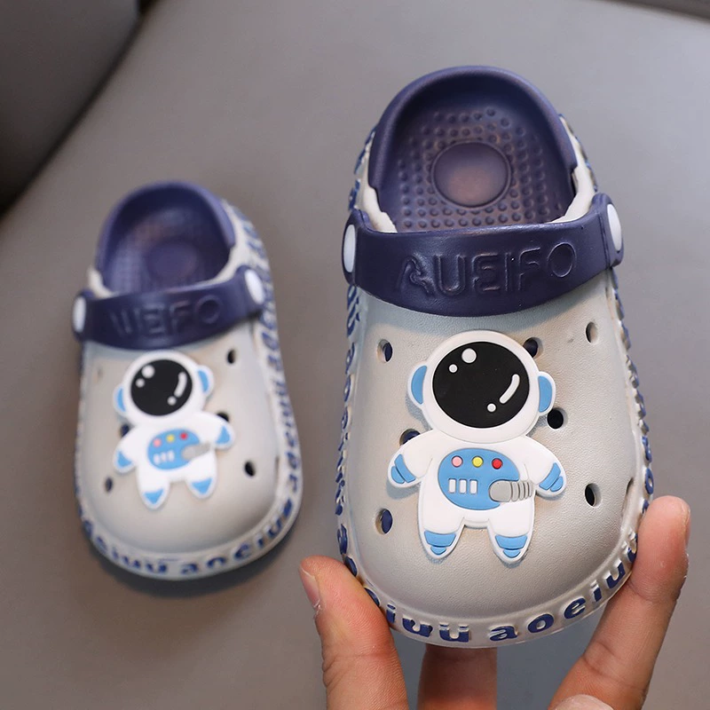 Детская обувь с прорезями, тапочки для мальчиков, летние Нескользящие Детские домашние сандалии, для ванны для маленьких девочек, пляжные сандалии с закрытым носком