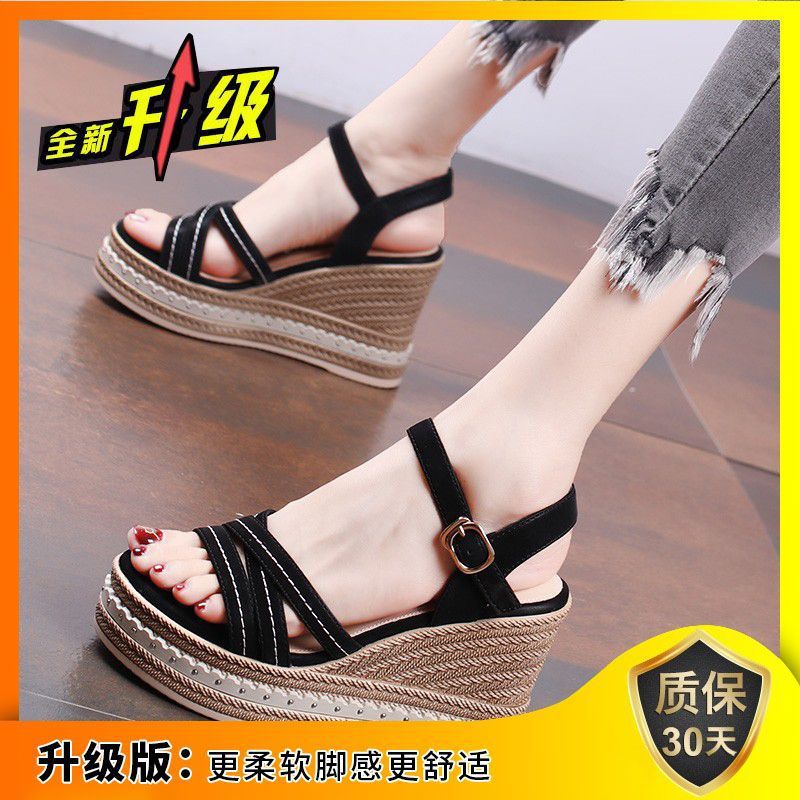 Sandálias de tacones inclinados para mujeres verano 2026 nuevo estilo simple versátil muffin impermeable tacones romanos