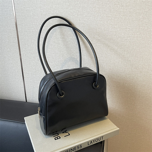Large Shoulder Bag Women's 2025 New Korean Style Retro Single Shoulder Bag Unique Design Underarm Tote Bag Commuter Bag Wholesale