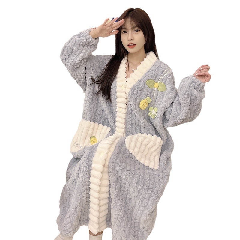 Pajamas for women in winter, coral velvet pajamas for women in winter, pajamas for women in winter, long plush bathrobes for women in winter, and thickened home clothing