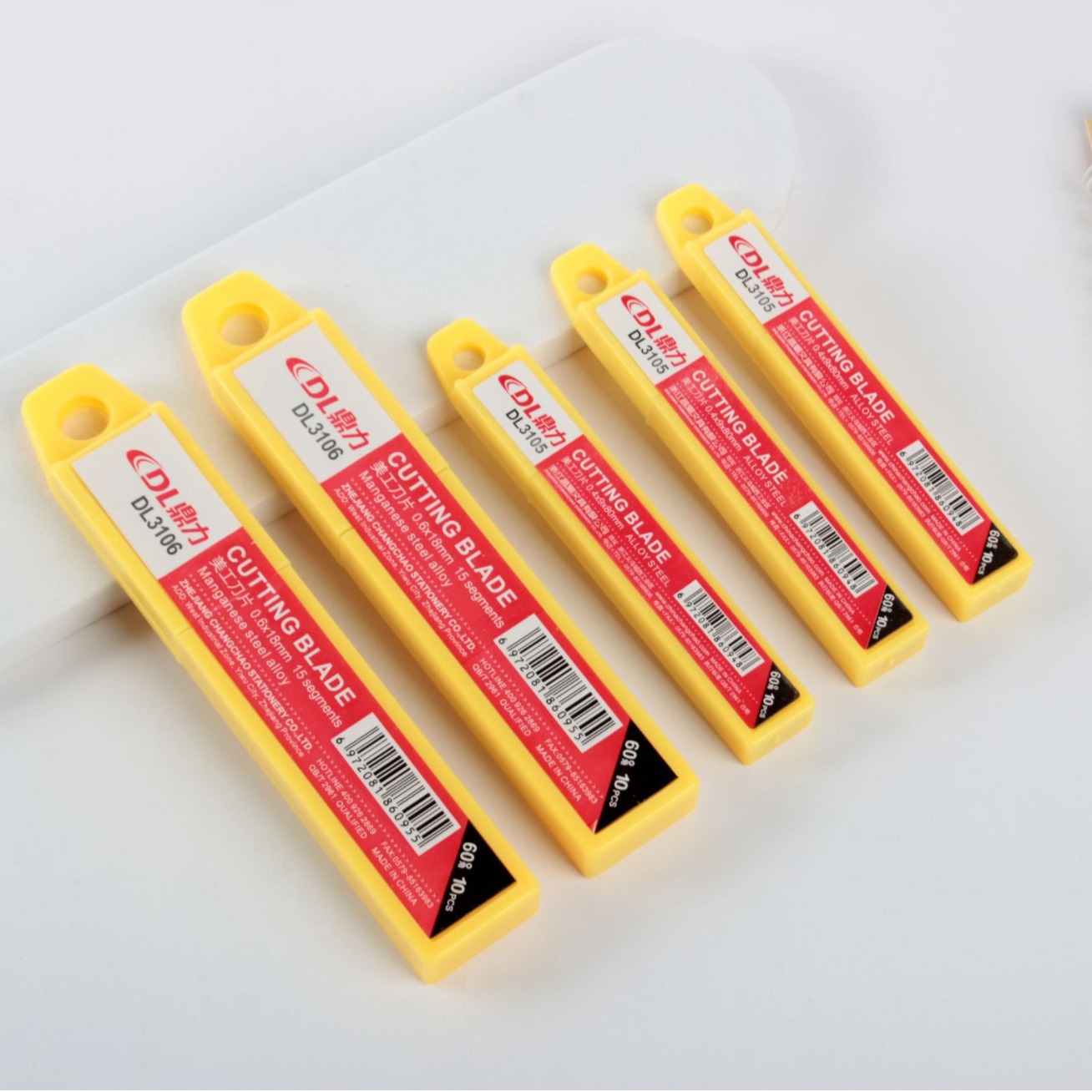 批发美工刀刀片18mm大号小号壁纸刀刀片裁纸刀鼎力办公用品