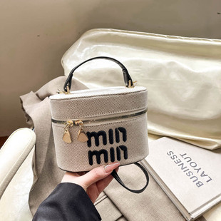 �r�к��s�����AͲ��Ů2025���n��miu�ٴ�С���μ��|��б�������