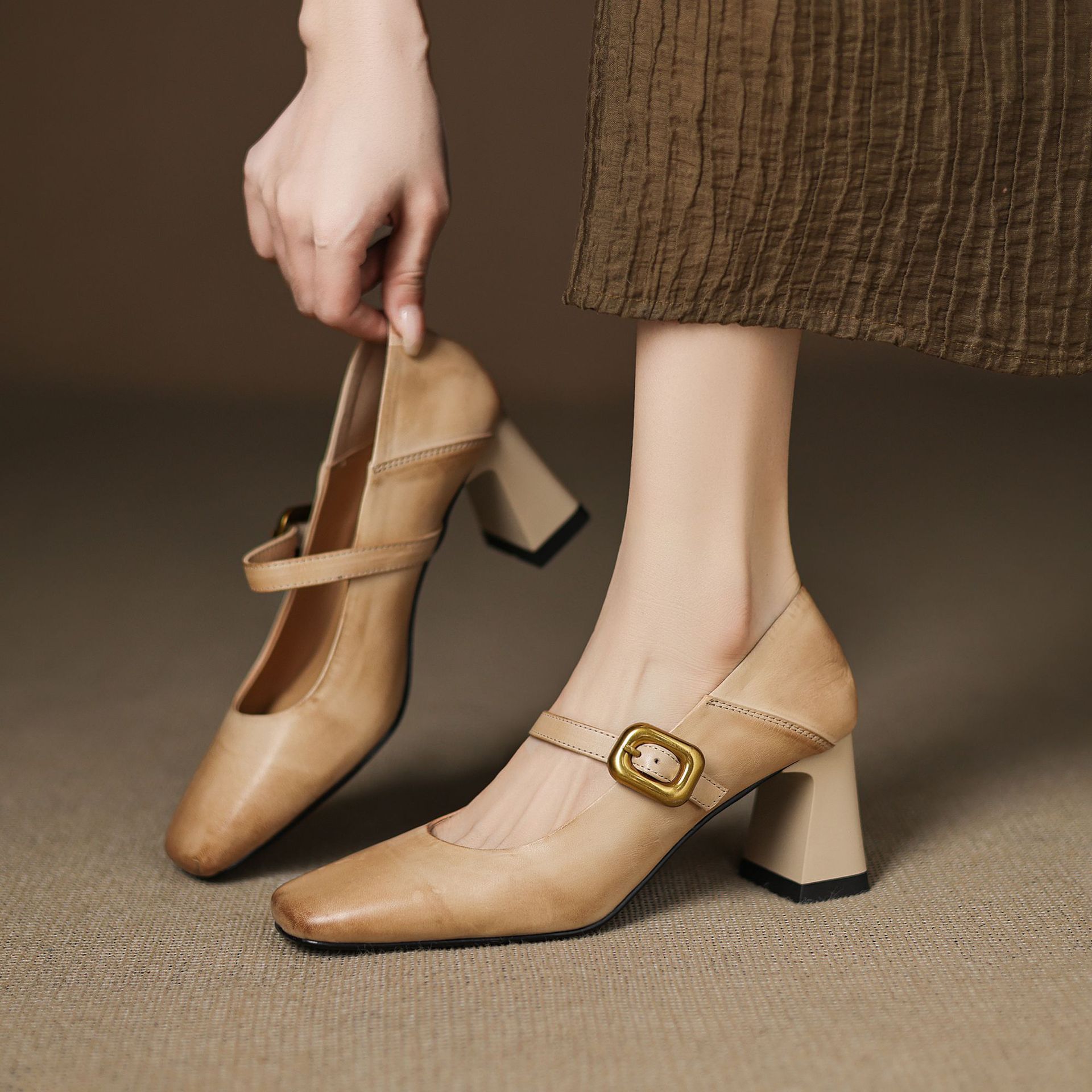 靴 Angled heel square shoes CHIKO Angie Square Toe Block Heels Slingback Shoes