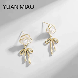 耳环;耳钉;项链