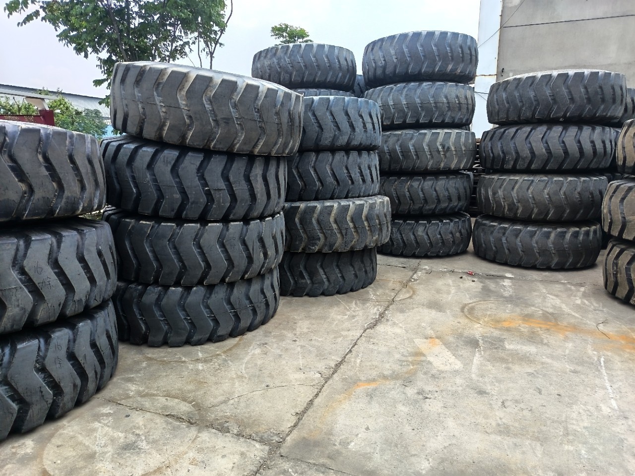 徐工整机厂供应现货 供应 23.5-25 工程机械装载机车辆轮胎