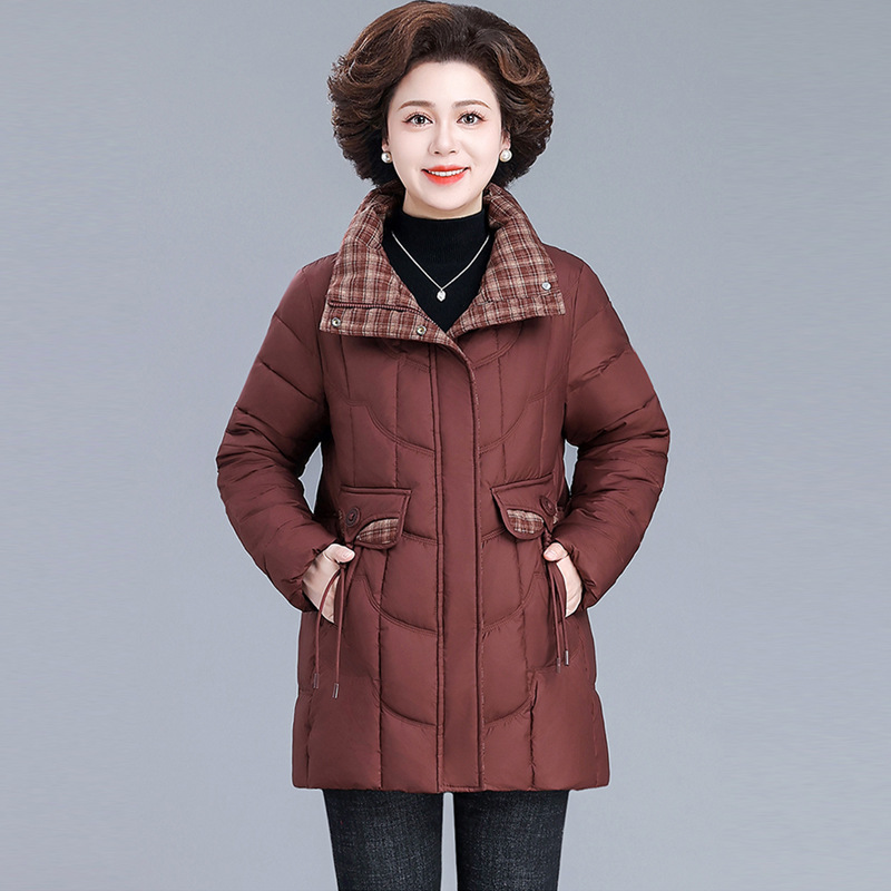 Ropa de mujeres de mediana edad 2025 ropa de invierno nueva ropa de madres amplia abrigos de invierno de otoño y largo chaqueta de algodón gruesa