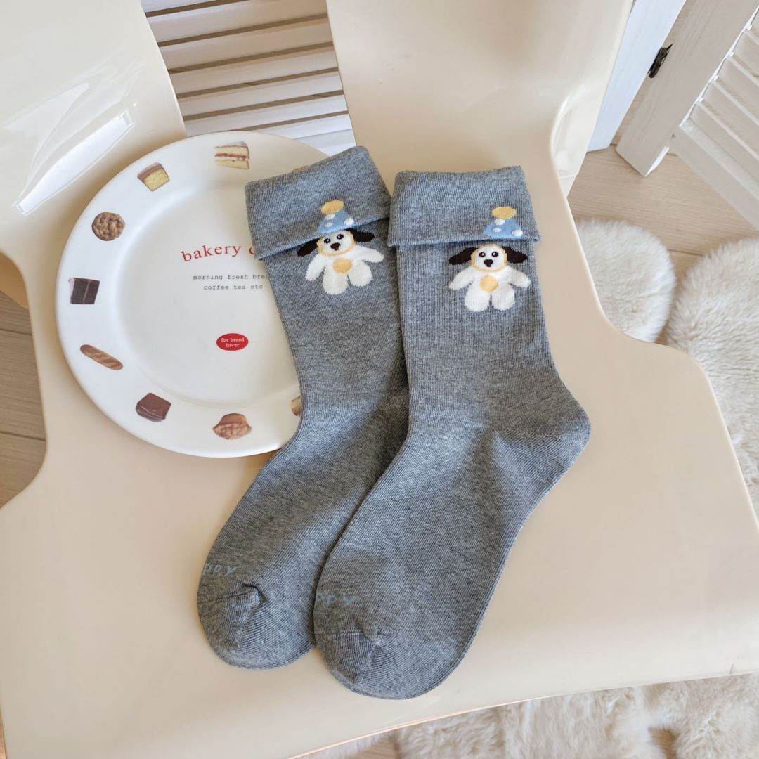 회색 러플 모자 강아지