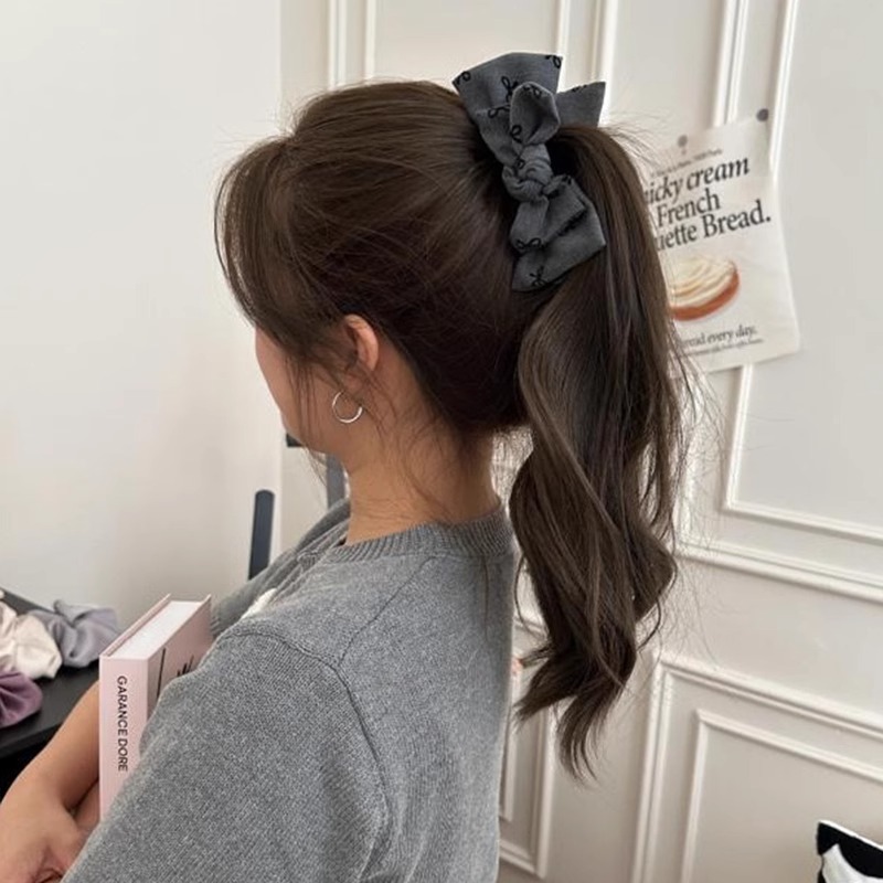 2025 nuevo arco gris bola de cabeza cabeza abrazadera de cabello de invierno otoño sensación de alto nivel detrás de la cabeza abrazadera de cabello mujer