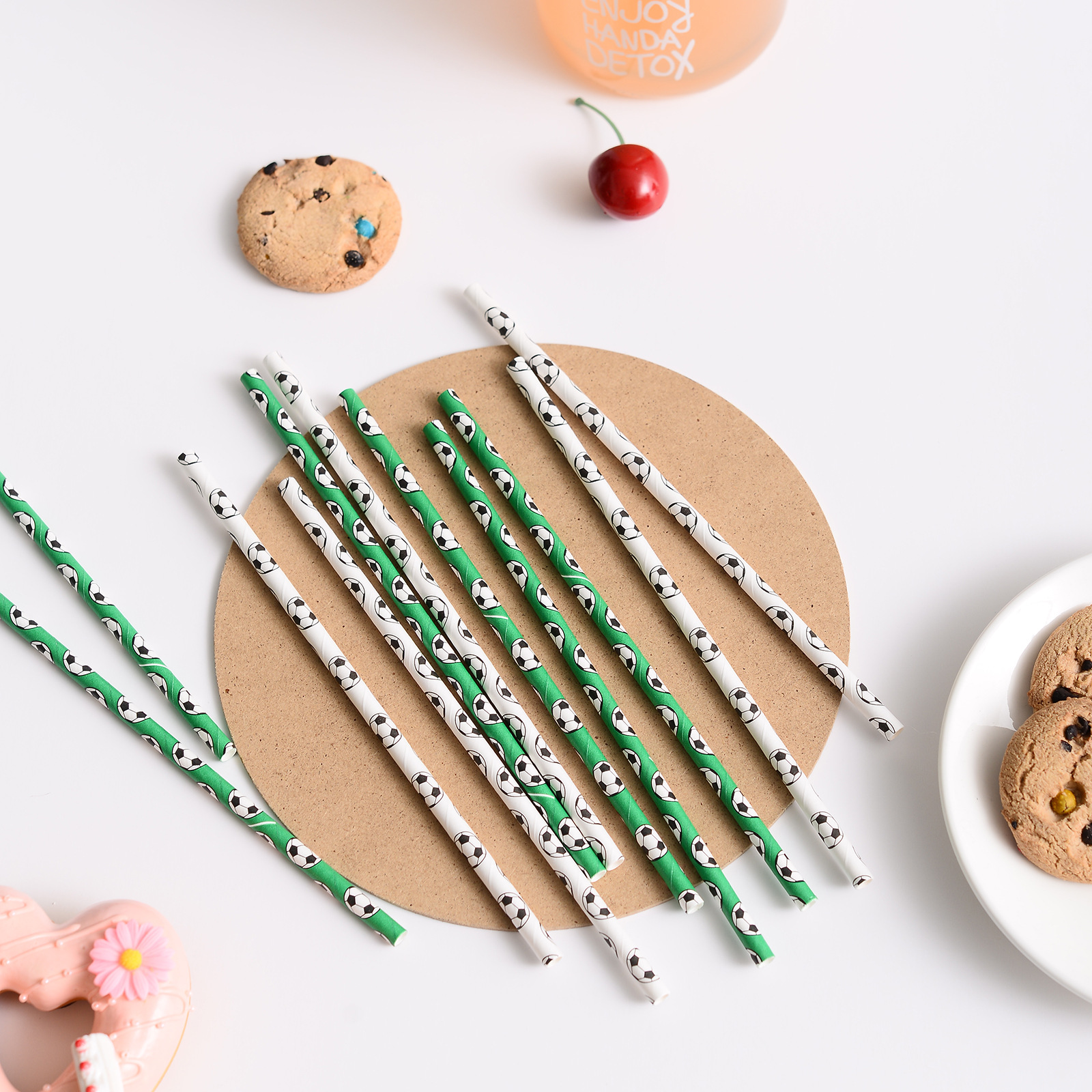 Cruz-frontera nueva combinación de paja de papel desechable degradable de paja de fútbol paja partido decoración M014