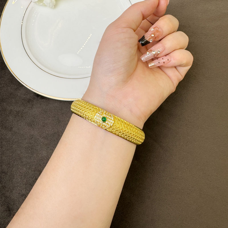 Antigua moda vietnamita con incrustaciones de oro de arena, textura retro, pulsera abierta, nicho femenino, diseño de lujo ligero, sentido de joyería que no se desvanece durante mucho tiempo
