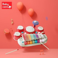 Baby care赤ちゃんのピアノ楽器の子供は初めて楽器を弾くことができます。