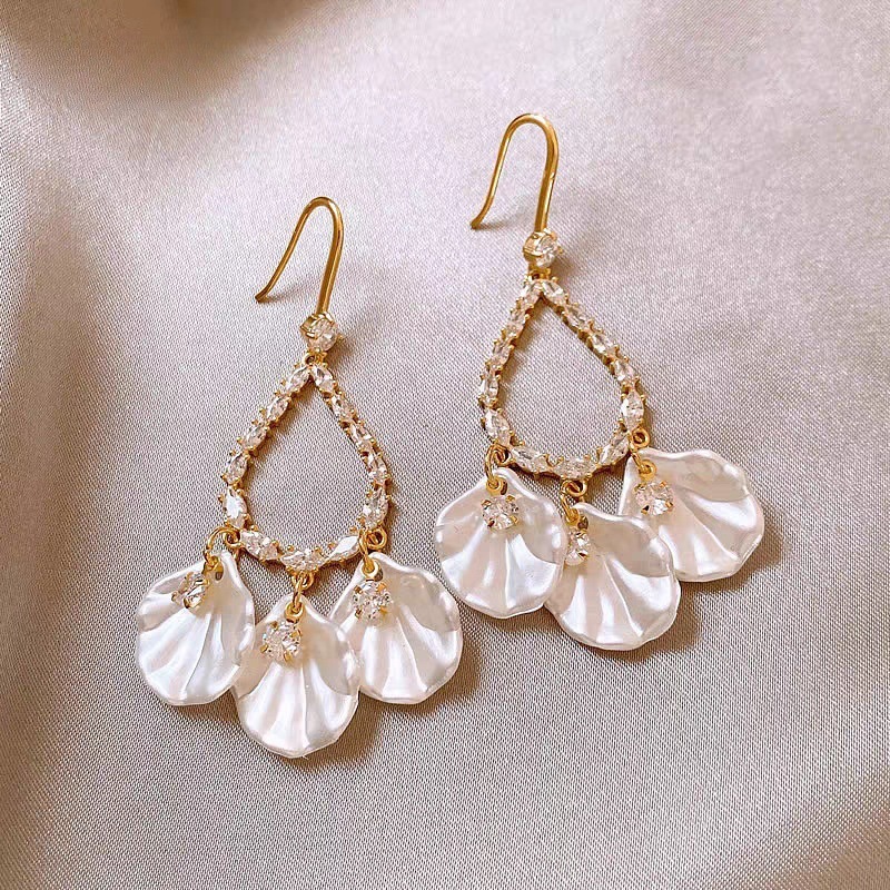 Acrylic fashionable elegant earrings with zircon drop-shaped with…