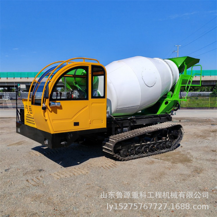 爬山虎履带混凝土搅拌车 农田水渠修建商混罐车 履带式后驱搅拌罐