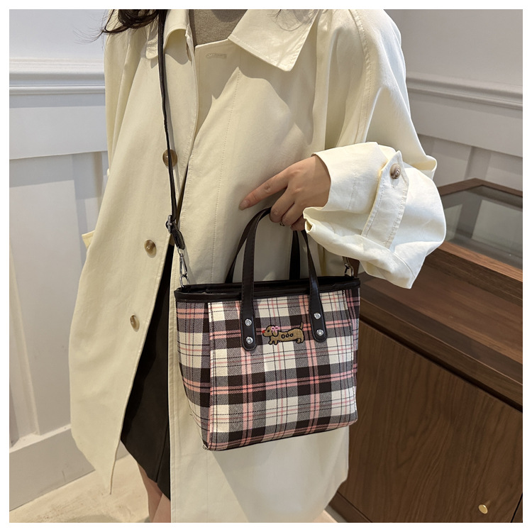 Cross-border personalized hand-carried fashionable and casual bucket bag for women, new autumn 2024 collection, contrasting color striped single-shoulder quality crossbody bag undefined