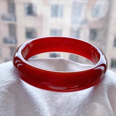 天然の赤い瑪瑙のブレスレットの正紅玉髄のブレスレットの本命年の赤い玉の腕輪の中の幅の赤い腕輪の女性