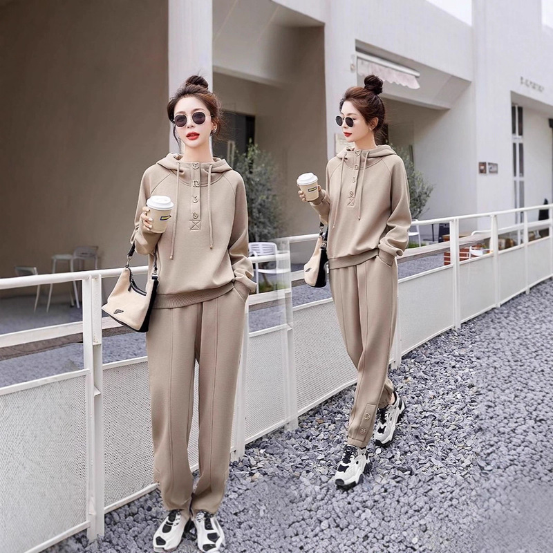 High-End Casual, Fashionable and Sporty Sports Suit for Women, Autumn and Winter New Large Size Hooded Sweatshirt and Harem Pants Two-Piece Set High-End Casual, Fashionable and Sporty Sports Suit for Women, Autumn and Winter New Large Size Hooded Sweatshirt and Harem Pants Two-Piece Set