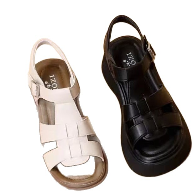 Sandalias con faldas de suela gruesa para mujeres verano 2026 nuevos zapatos de playa de cuero suave antideslizante aumentados de altura romana
