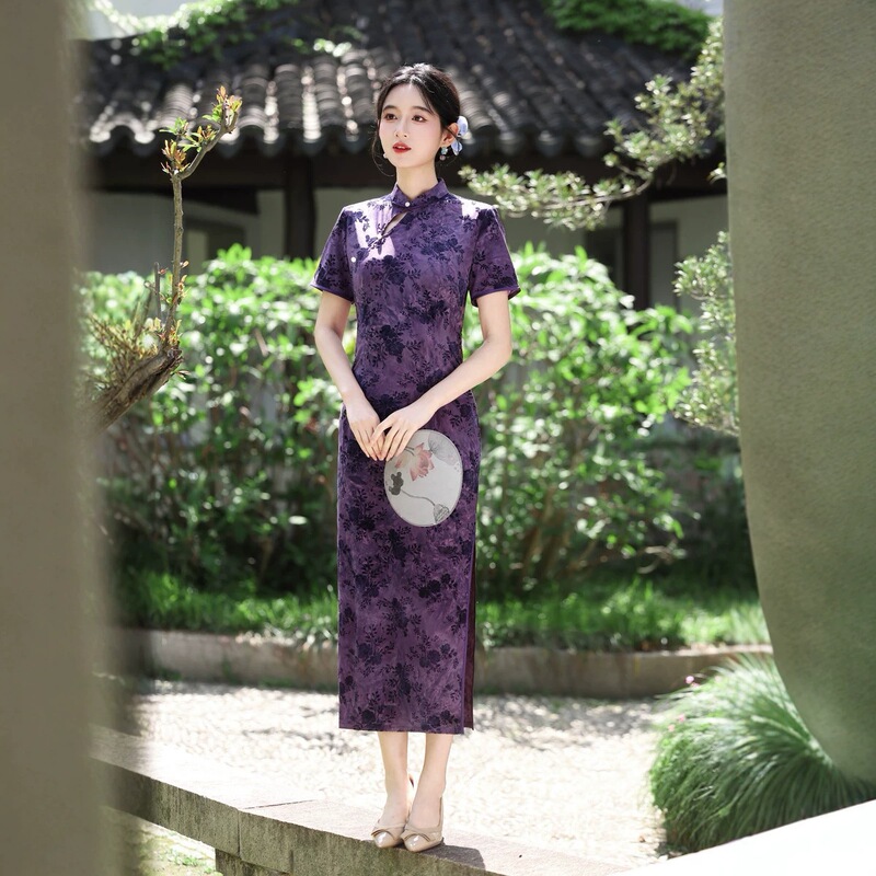 2026 Chinese Style Summer and Autumn New Improved Velvet Long Qipao for Wedding Banquets, Daily Wear, Slim Fit, Chinese Performance Wear, Wholesale