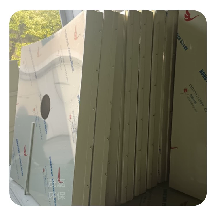 Дверное сварочное соединение коробок, бассейнов, желобов, резервуаров для хранения воды и т. д. из полипропилена. Доступны квадратные коробки и бочки на выбор.