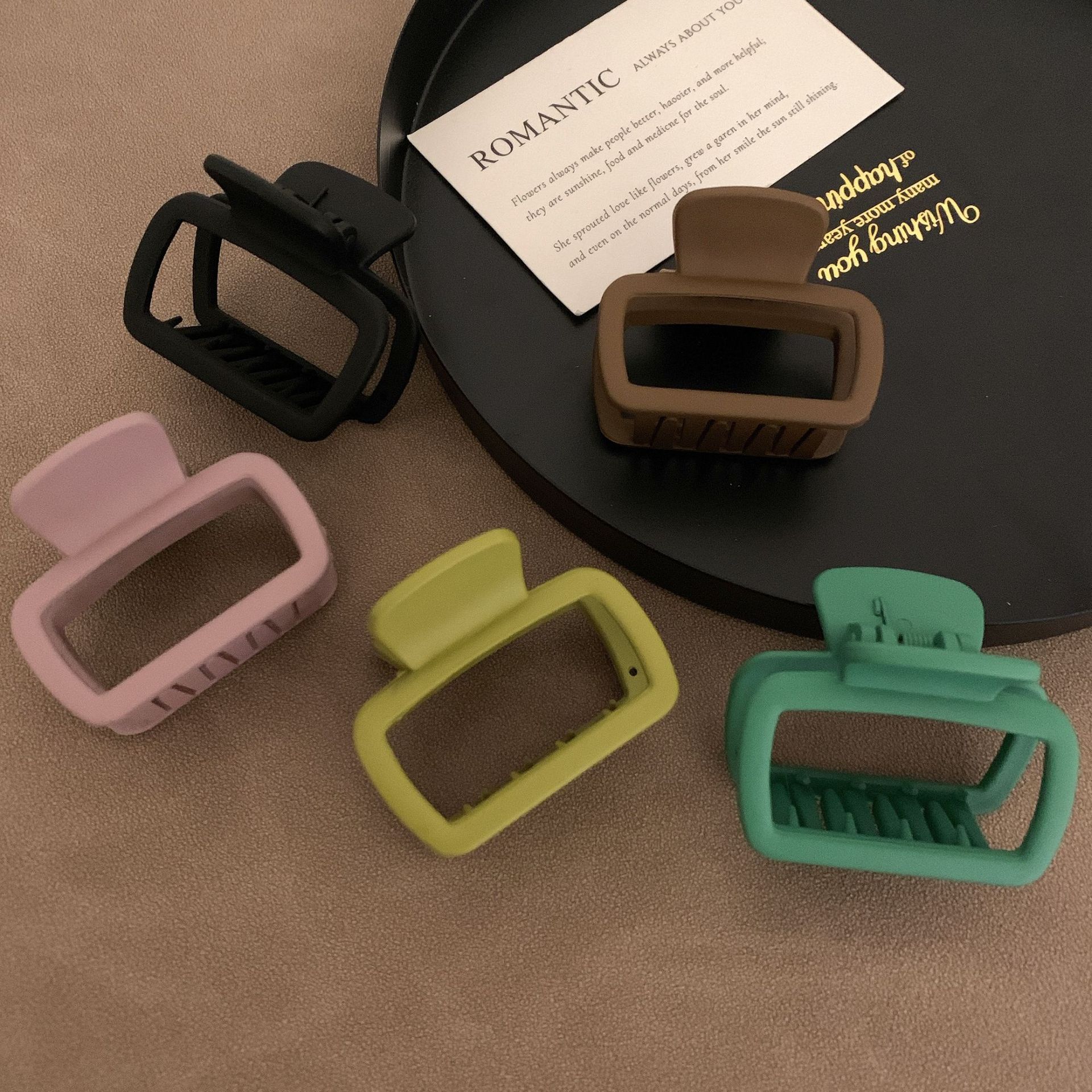 20g Weight Hair Clip, Hair Claws Hair Accessories Type 1 Piece Quantity Daily Occasion Retro Women'S Solid Color Fish Shark Plastic Hair Clip Hair Claws