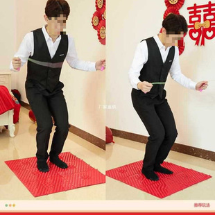 Wholesale refers to the pressure plate to pick up relatives, step on the balloon, jump rope, props, wedding games, trick the groom's best man's group toe pressure plate