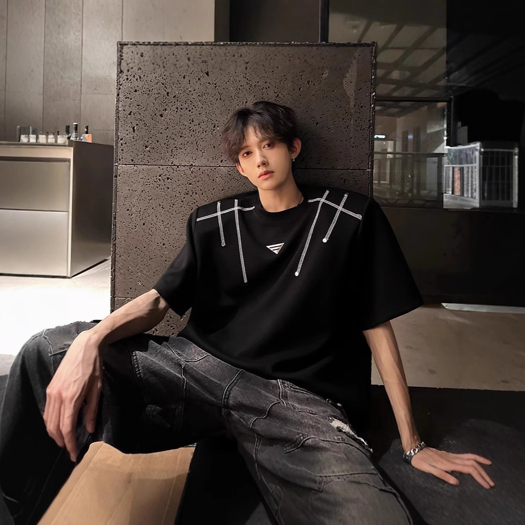 Unique Design Padded Shoulder Short-Sleeve Men's Summer High-End Stylish Regular Shoulder T-Shirt American High Street Small Neckline Top