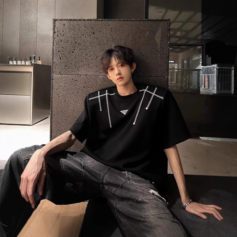 Unique Design Padded Shoulder Short-Sleeve Men's Summer High-End Stylish Regular Shoulder T-Shirt American High Street Small Neckline Top