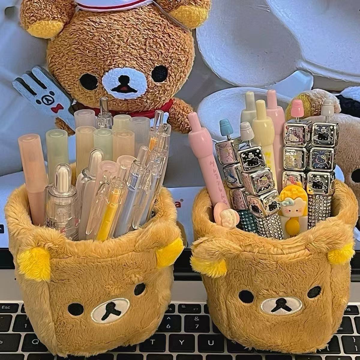 작은 갈색 곰 플러시 펜 홀더