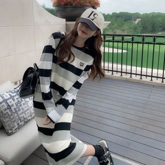大码复古条纹长袖连衣裙女休闲裙子刺绣长款过膝遮肚子显瘦t恤裙