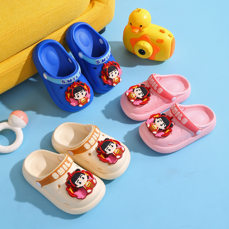 Nezha Children's Clogs for Summer, Fashionable Outdoor Non-Slip Slippers with a Soft Feel for Boys and Girls, Closed-Toe Sandals for Toddlers and Kids, Eva Material