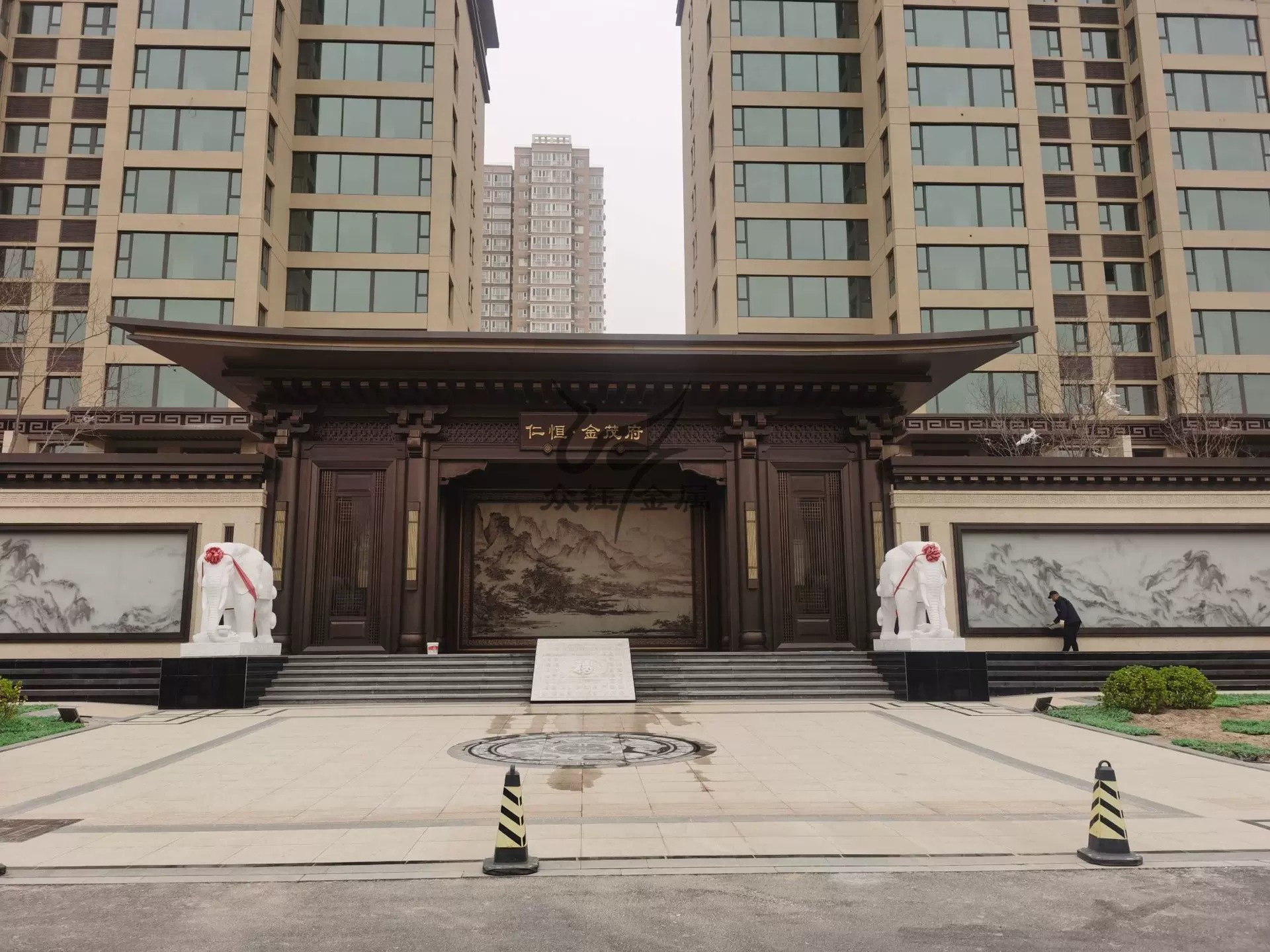 结构中式仿古门楼 景观大门铝单板 小区金属门头屋檐不锈钢扣板