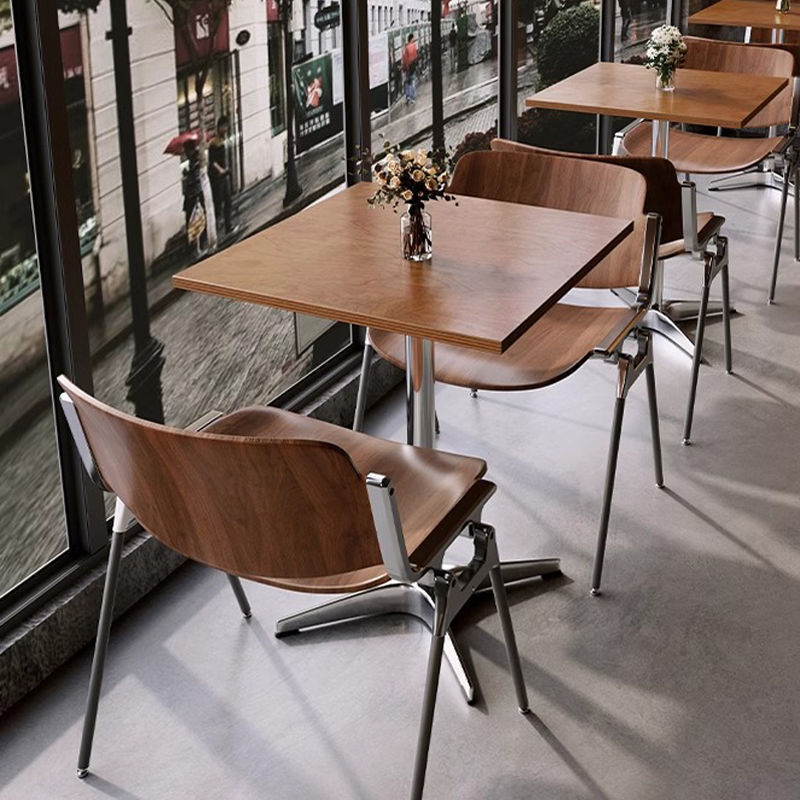 喫茶店の四角いテーブルカフェのミルクティー店の樺木海洋板のテーブルのレトロなデザートの焙煎店のテーブルと椅子の組み合わせ|undefined