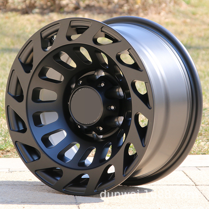 Applicable to cheetah Pajero V33 Delica Dongfeng pickup Fengjun war horse sea lion 15-inch off-road wheel hub wholesale