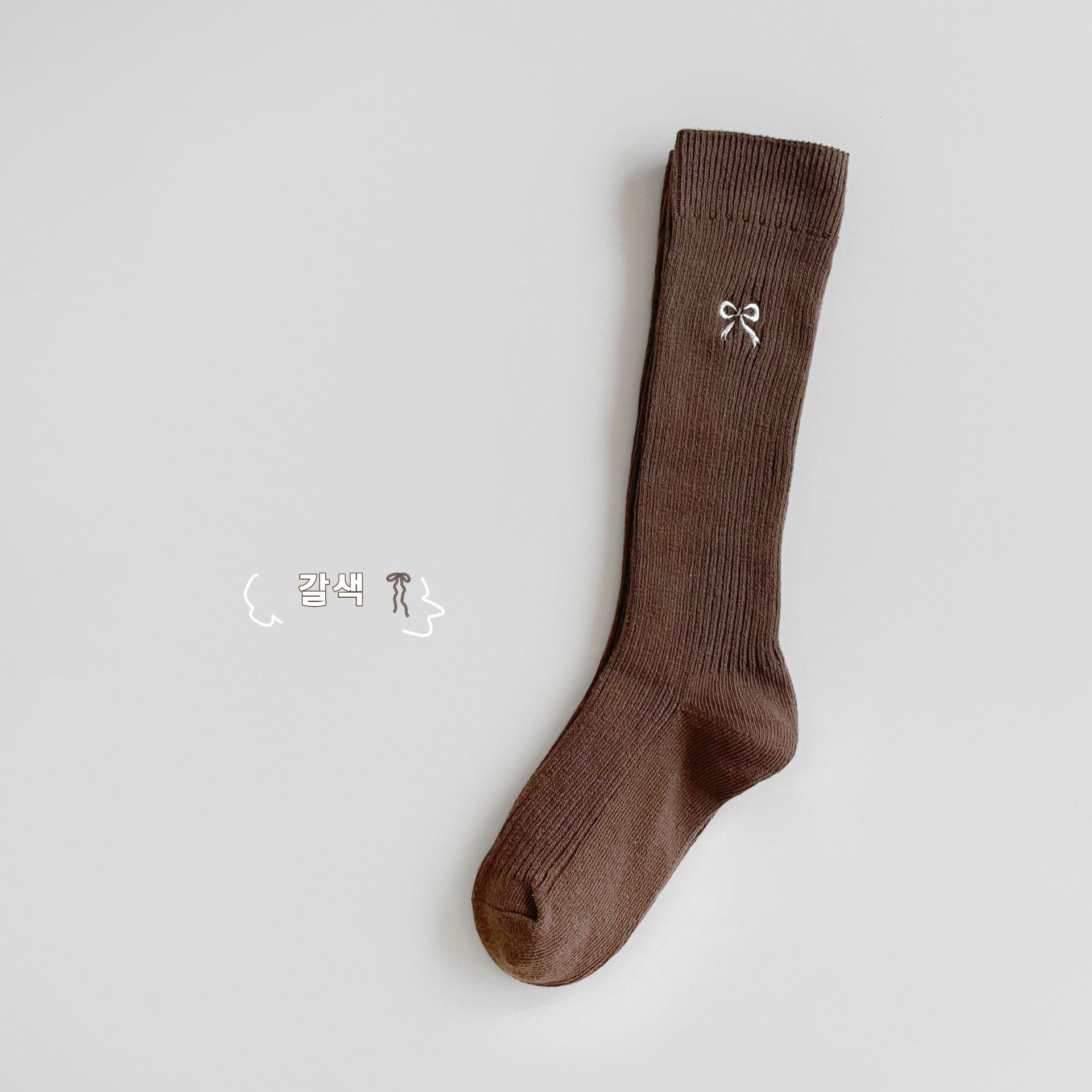 Коричневый