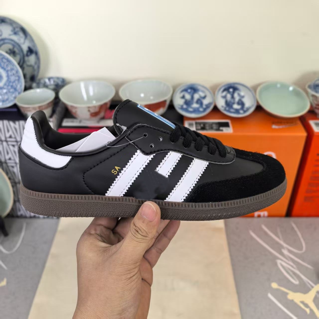 Ağ qadın idman ayaqqabısı, aşağı kəsikli casual sneaker