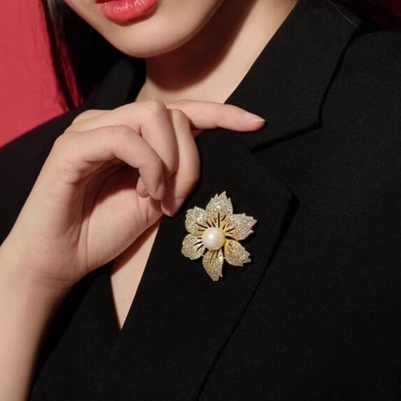 European And American Style Sparkling Diamond Flower Brooch, High-end Exquisite Anti-slip Pin For Women, Used To Secure_voghion.com