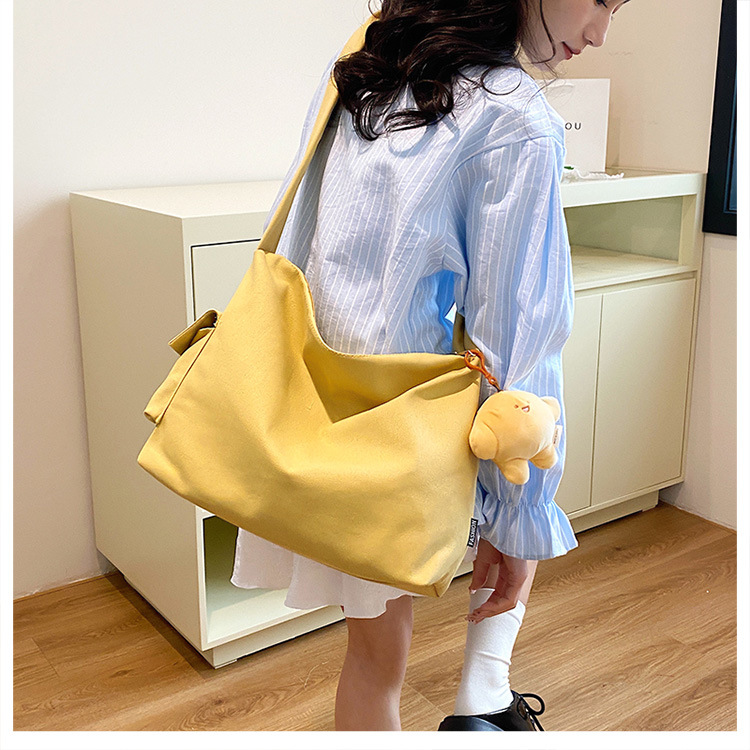 The 2024 new Korean-style simple and laid-back casual canvas crossbody bag and the large-capacity versatile tote bag are selling well undefined