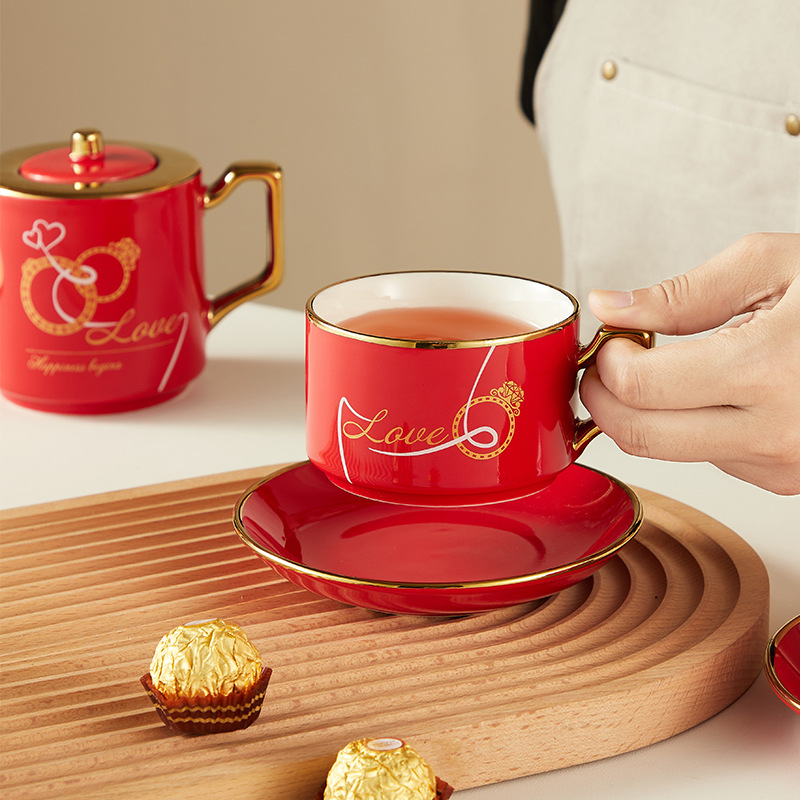 INS pareja flor juego de té regalo de boda chapado en oro taza de café tetera de cerámica taza de agua caja de regalo de boda traje