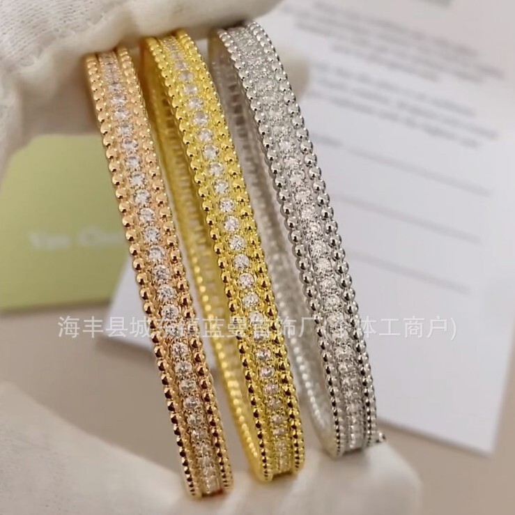 V-Gold Plated Bracelet with Full Diamond Beads on the Edge, Single Row of Diamonds, Dazzling Fashion, Simple and Elegant Bracelet, Good Quality V-Gold Plated Bracelet with Full Diamond Beads on the Edge, Single Row of Diamonds, Dazzling Fashion, Simple and Elegant Bracelet, Good Quality