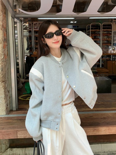 初秋グレー野球ユニフォームジャケット女性のための 2025 春と秋の新しいホットスタイル小さなルーズジャケット初秋ショートトップ