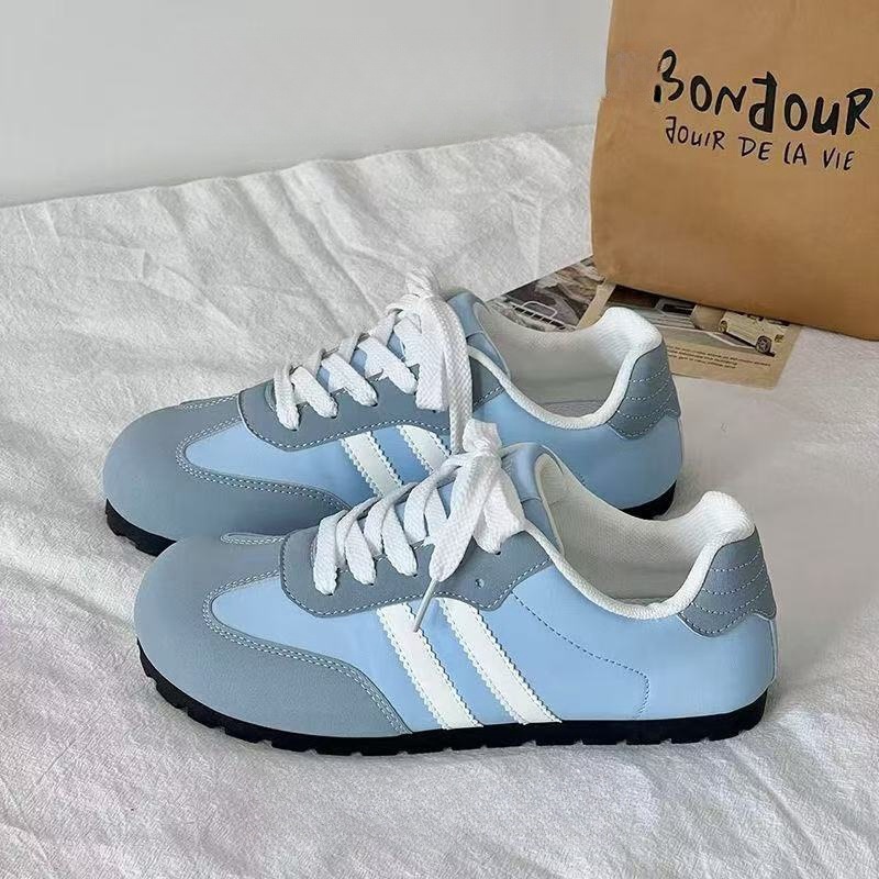 Zapatos de entrenamiento azul claro para mujeres 2025 nuevos zapatos de mujer zapatos de skate de estudiantes casuales zapatos deportivos blancos pequeños