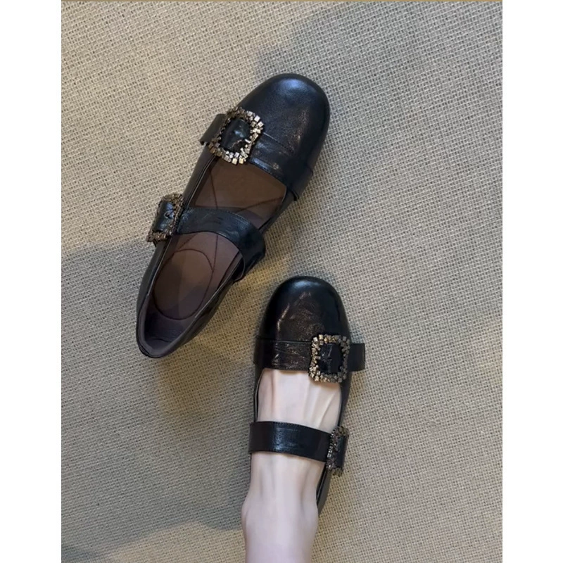 Ретро на плоской подошве с пряжкой и мелким ртом одиночные туфли женские 2025 новые весенние и осенние маленькие кожаные туфли Мэри Джейн