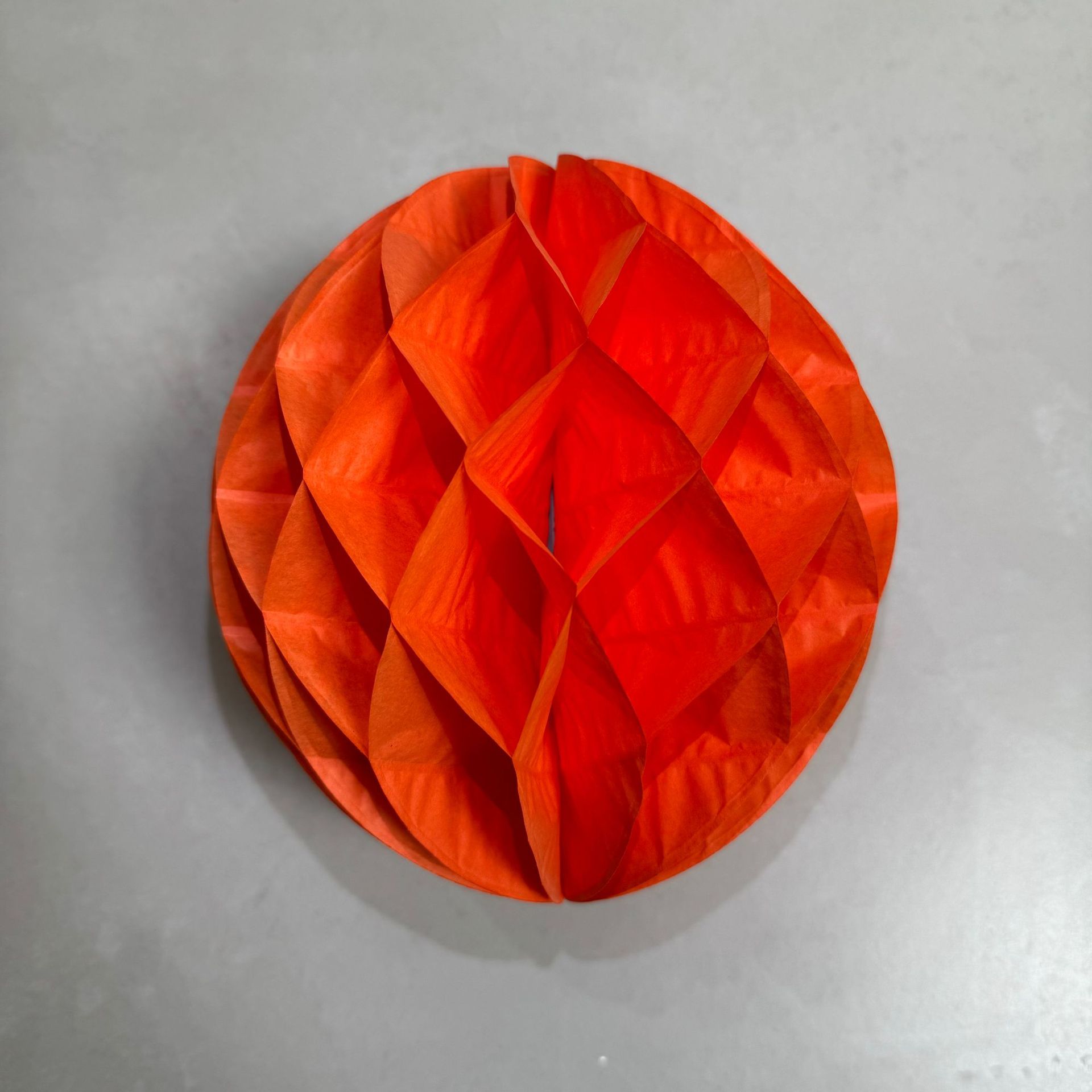 Yisheng Bola de panal Columna Decoración de la sala de bodas Conjunto de decoración de la ceremonia de boda Casa nueva para hombres y mujeres Dormitorio Sala de estar Pared de fondo