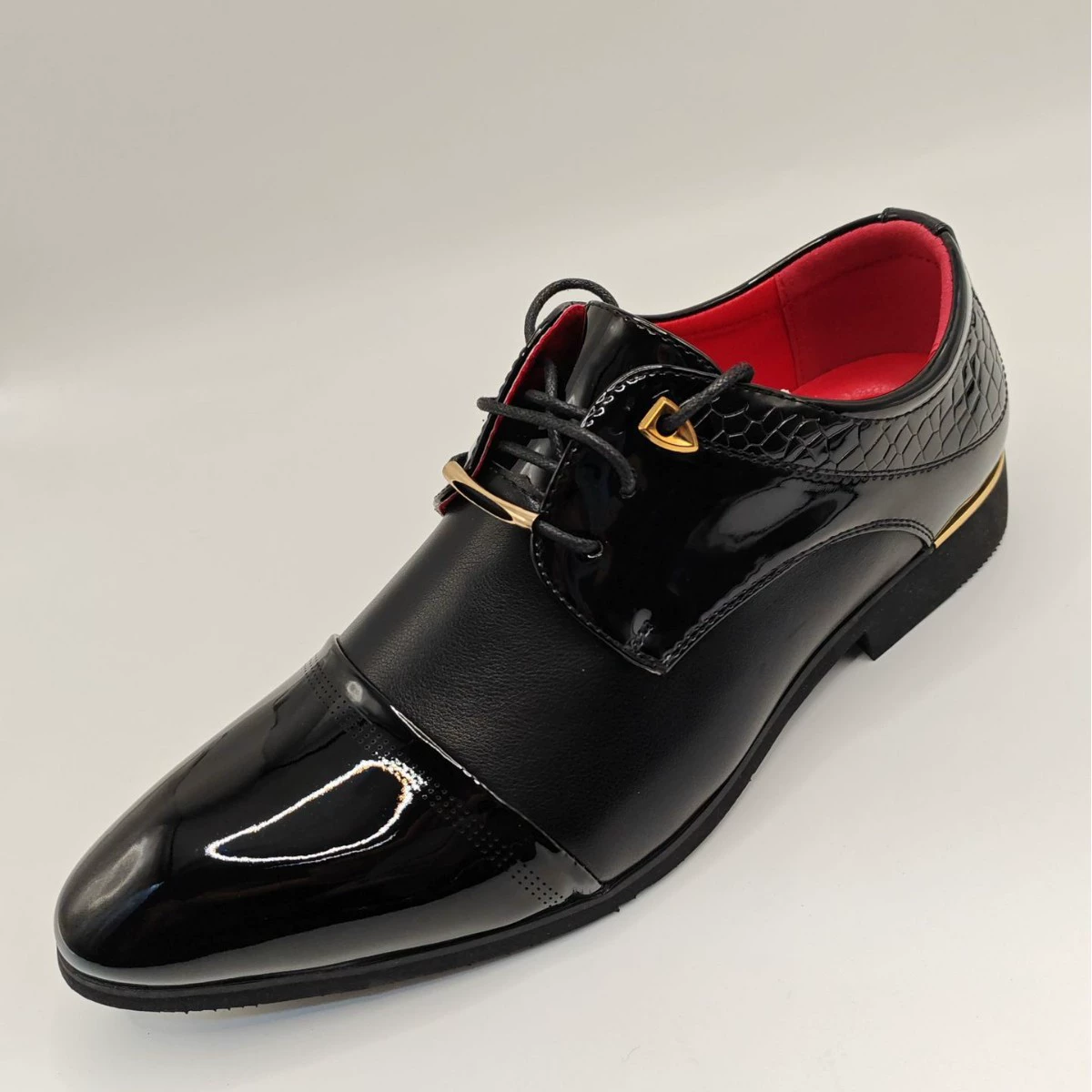 Кожаная обувь для мужчин 2024 новый молодой человек бизнес-платье в британском стиле жених свадебная мужская обувь