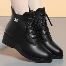 粗跟马丁靴女2023新款秋季短靴坡跟秋冬加绒靴子中老年妈妈鞋棉鞋